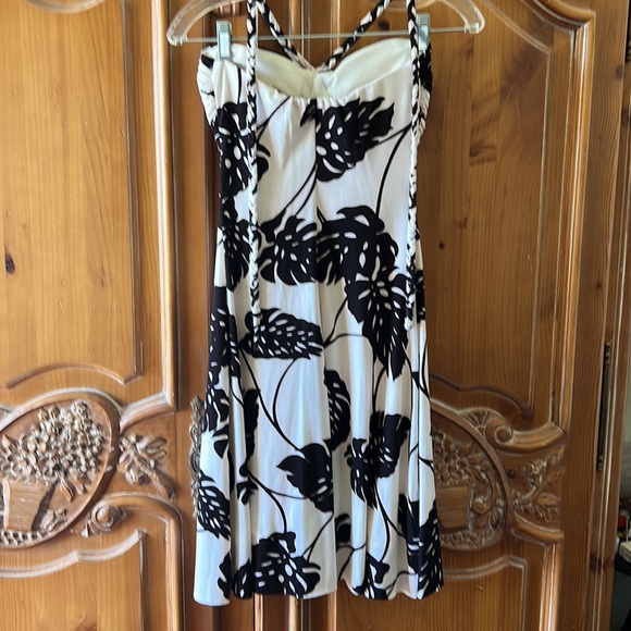 B. Smart Dress - Picture 2 of 3